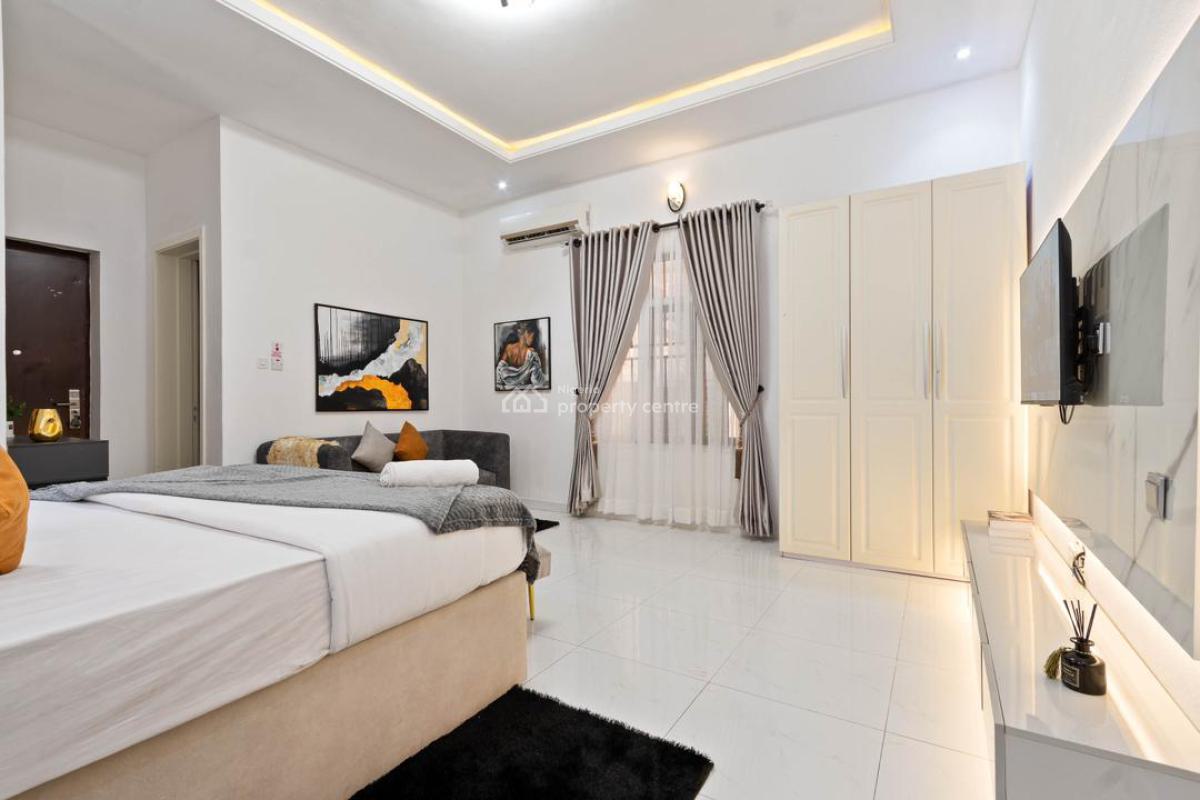 Nicely Furnished 3 Bedroom Apartment, Victoria Island (vi), Lagos, Flat / Apartment Short Let