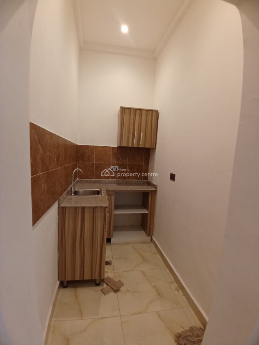 Well Renovated 4 Bedroom Terrace Duplex with 1room Bq, Guzape Abuja Diplomatic Zone, Guzape District, Abuja, Terraced Duplex for Rent
