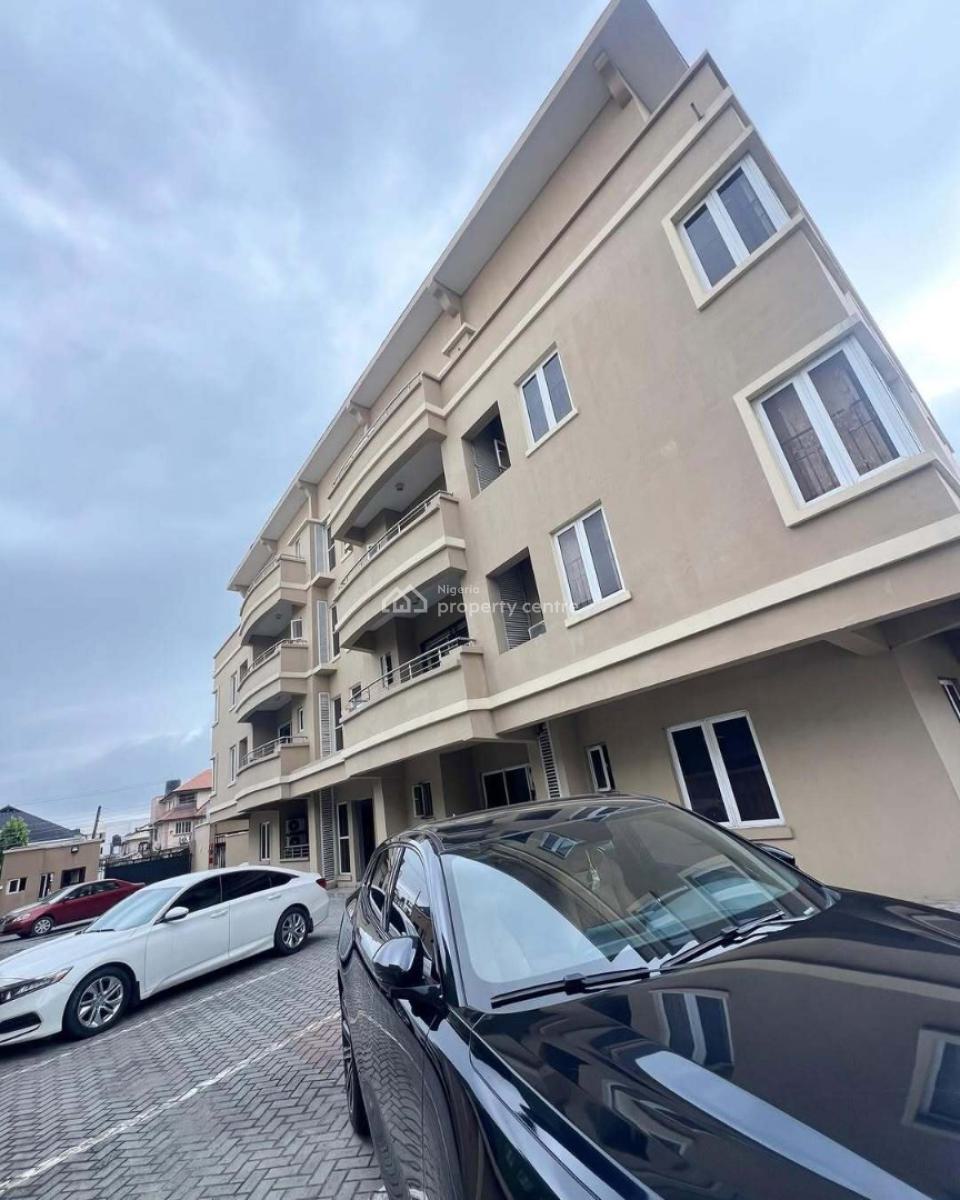 Serviced 3-bedroom Penthouse with Bq, Lekki Phase 1, Lekki, Lagos, Flat / Apartment for Rent