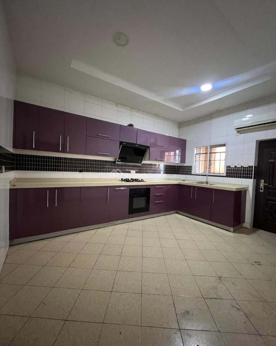 Serviced 3-bedroom Penthouse with Bq, Lekki Phase 1, Lekki, Lagos, Flat / Apartment for Rent