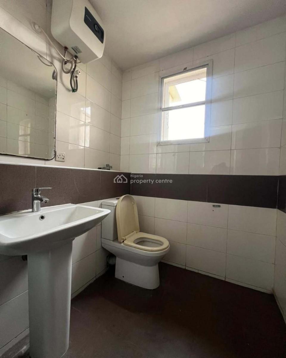 Serviced 3-bedroom Penthouse with Bq, Lekki Phase 1, Lekki, Lagos, Flat / Apartment for Rent