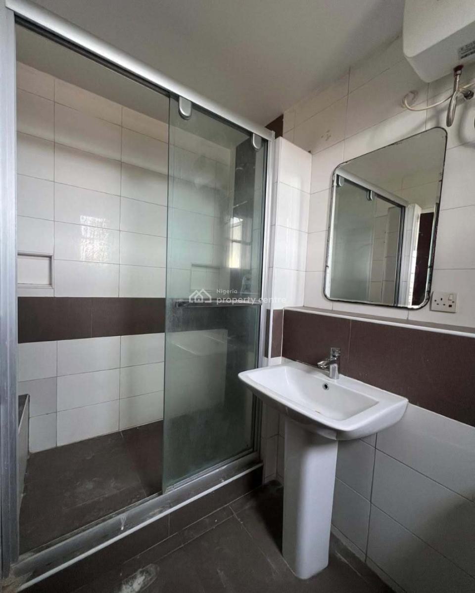 Serviced 3-bedroom Penthouse with Bq, Lekki Phase 1, Lekki, Lagos, Flat / Apartment for Rent