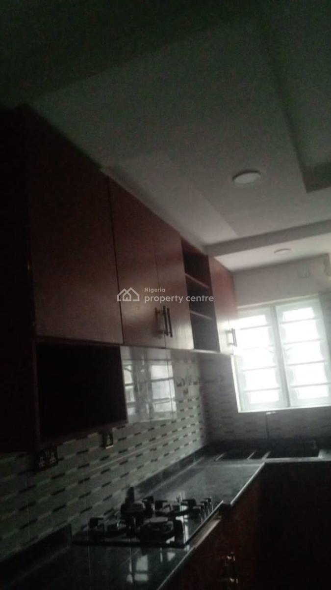 Fantastic 1 Bedroom Apartment, Omole Phase 2, Ikeja, Lagos, Flat / Apartment for Rent