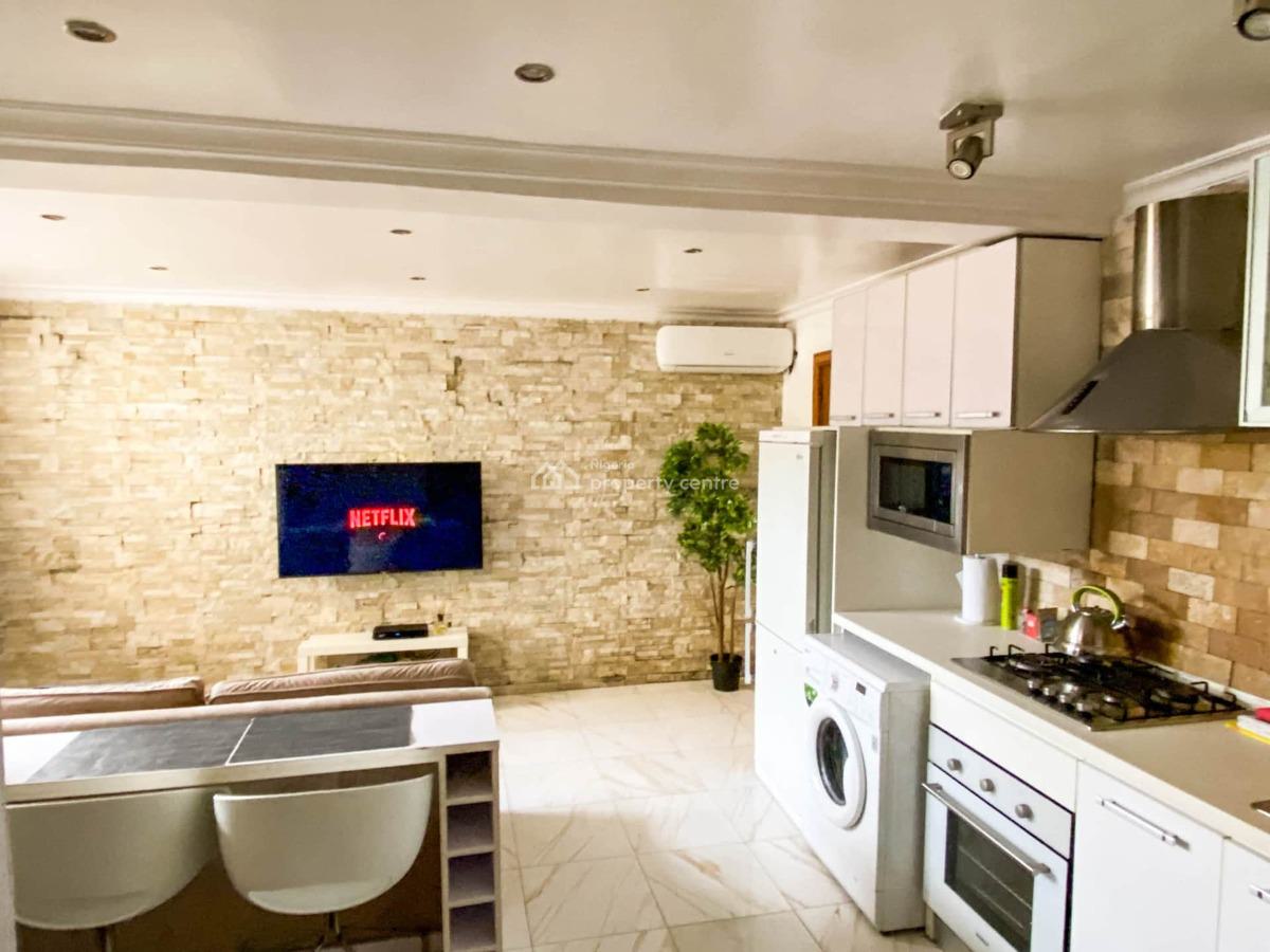Nicely Furnished 1 Bedroom Apartment, Lekki Phase 1, Lekki, Lagos, Flat / Apartment Short Let