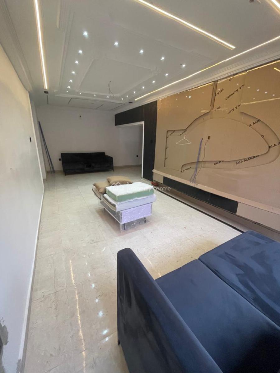 Luxury 3 Bedroom Apt Available  in a Serene Neighborhood, Ologolo, Lekki, Lagos, Flat / Apartment for Rent
