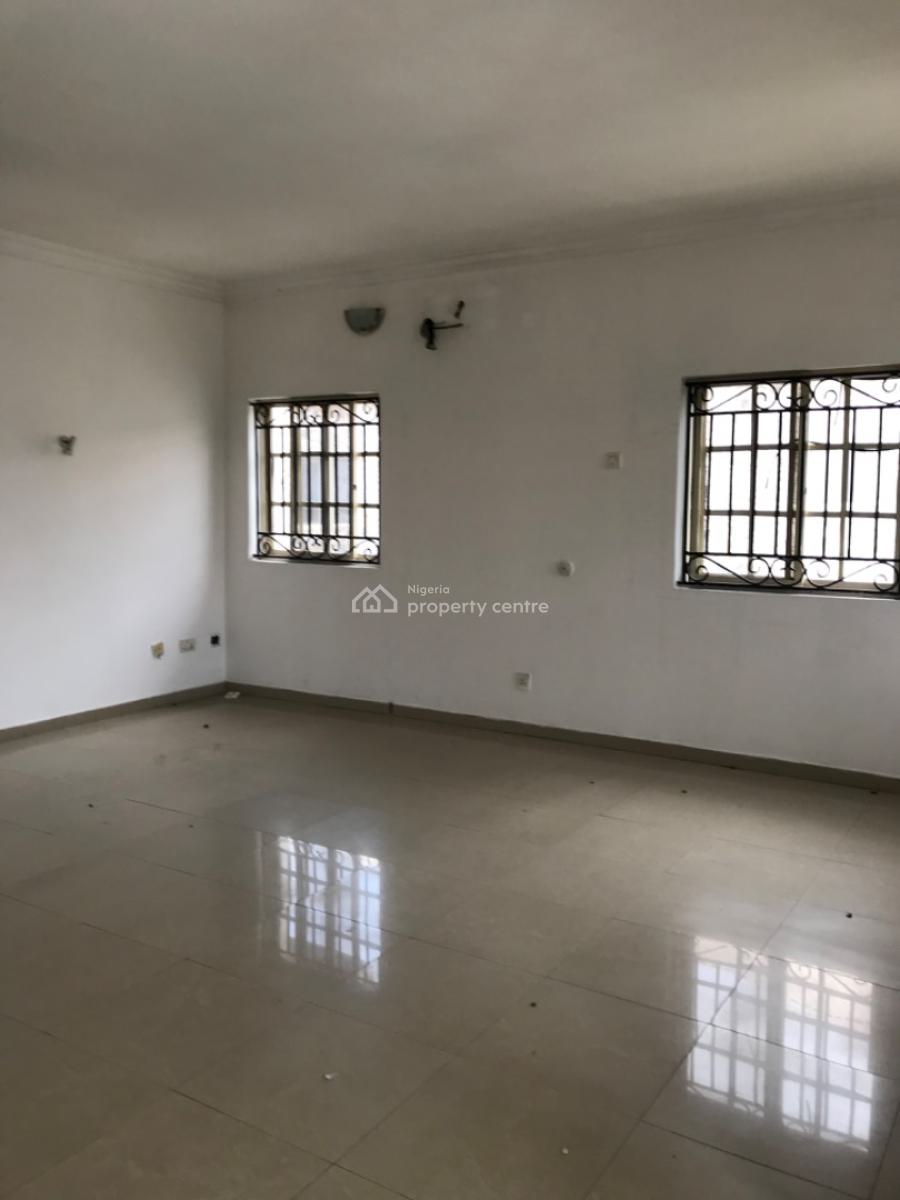 Newly Renovated 4 Bedroom Semi Detached with 2 Rooms Bq @lekki Phase 1, Off Admiralty Way, Lekki Phase 1, Lekki, Lagos, Semi-detached Duplex for Rent