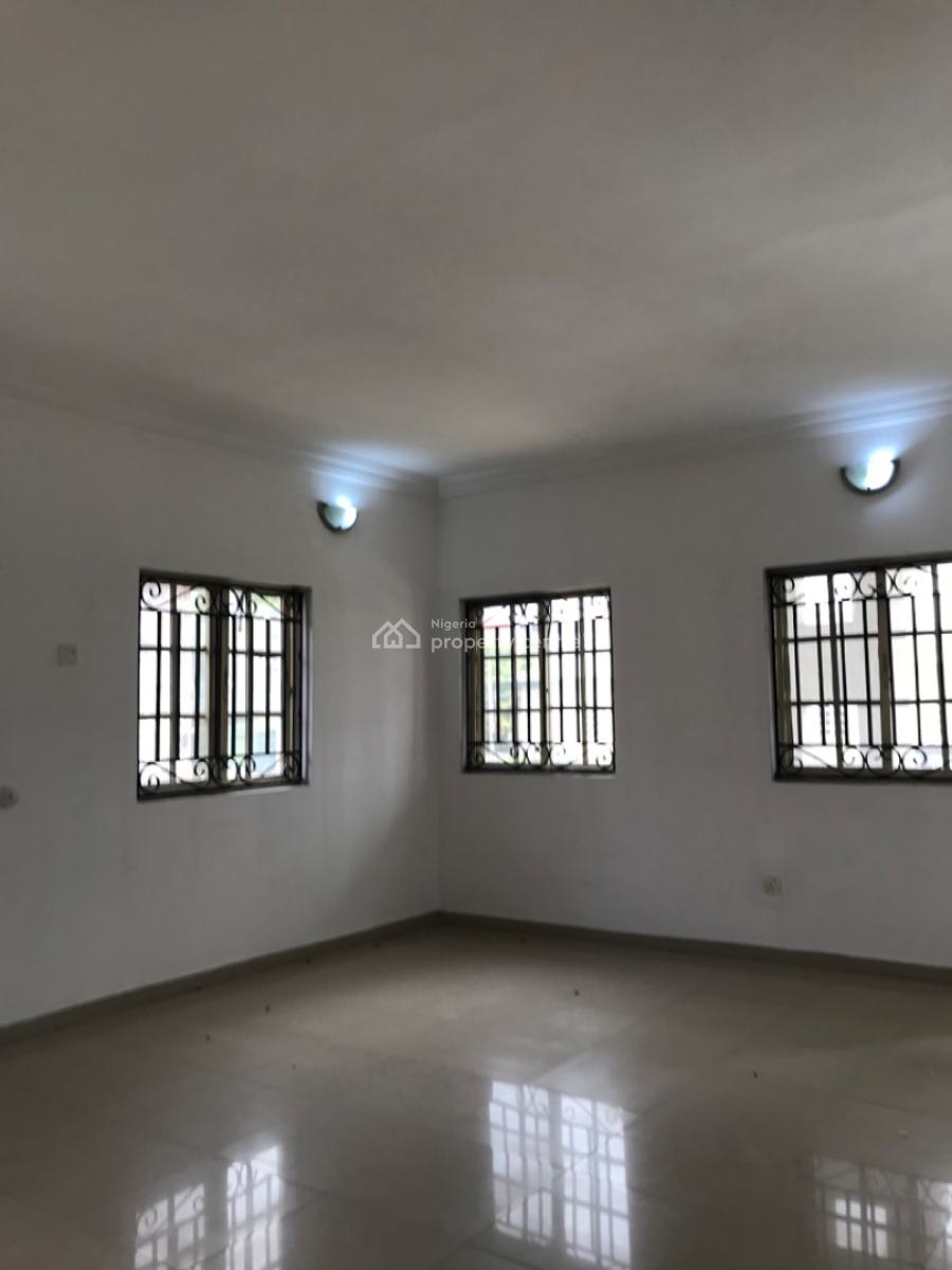 Newly Renovated 4 Bedroom Semi Detached with 2 Rooms Bq @lekki Phase 1, Off Admiralty Way, Lekki Phase 1, Lekki, Lagos, Semi-detached Duplex for Rent