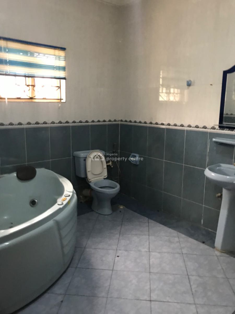 Newly Renovated 4 Bedroom Semi Detached with 2 Rooms Bq @lekki Phase 1, Off Admiralty Way, Lekki Phase 1, Lekki, Lagos, Semi-detached Duplex for Rent