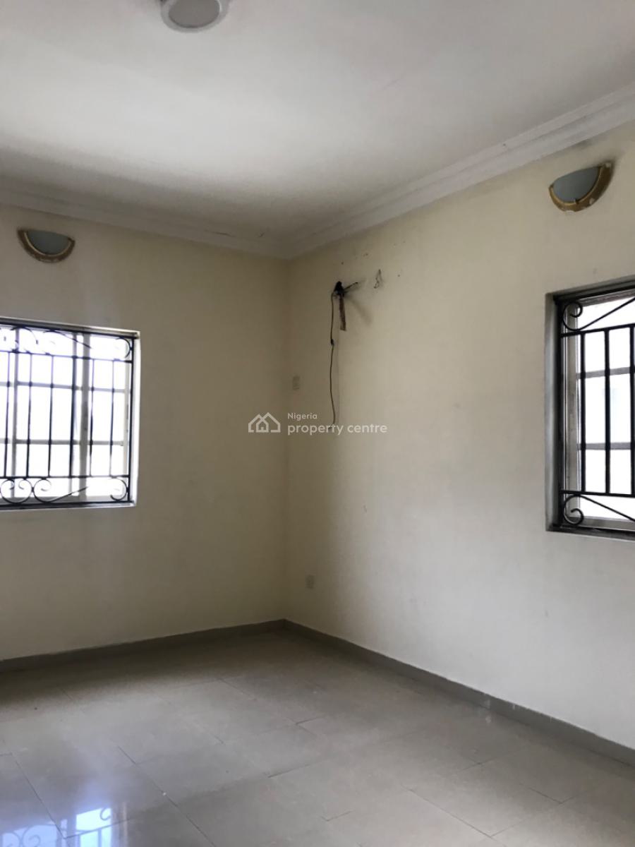Newly Renovated 4 Bedroom Semi Detached with 2 Rooms Bq @lekki Phase 1, Off Admiralty Way, Lekki Phase 1, Lekki, Lagos, Semi-detached Duplex for Rent