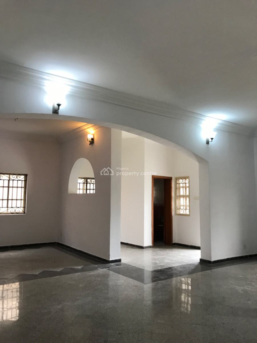 Newly Renovated 4 Bedroom Semi Detached with 2 Rooms Bq @lekki Phase 1, Off Admiralty Way, Lekki Phase 1, Lekki, Lagos, Semi-detached Duplex for Rent