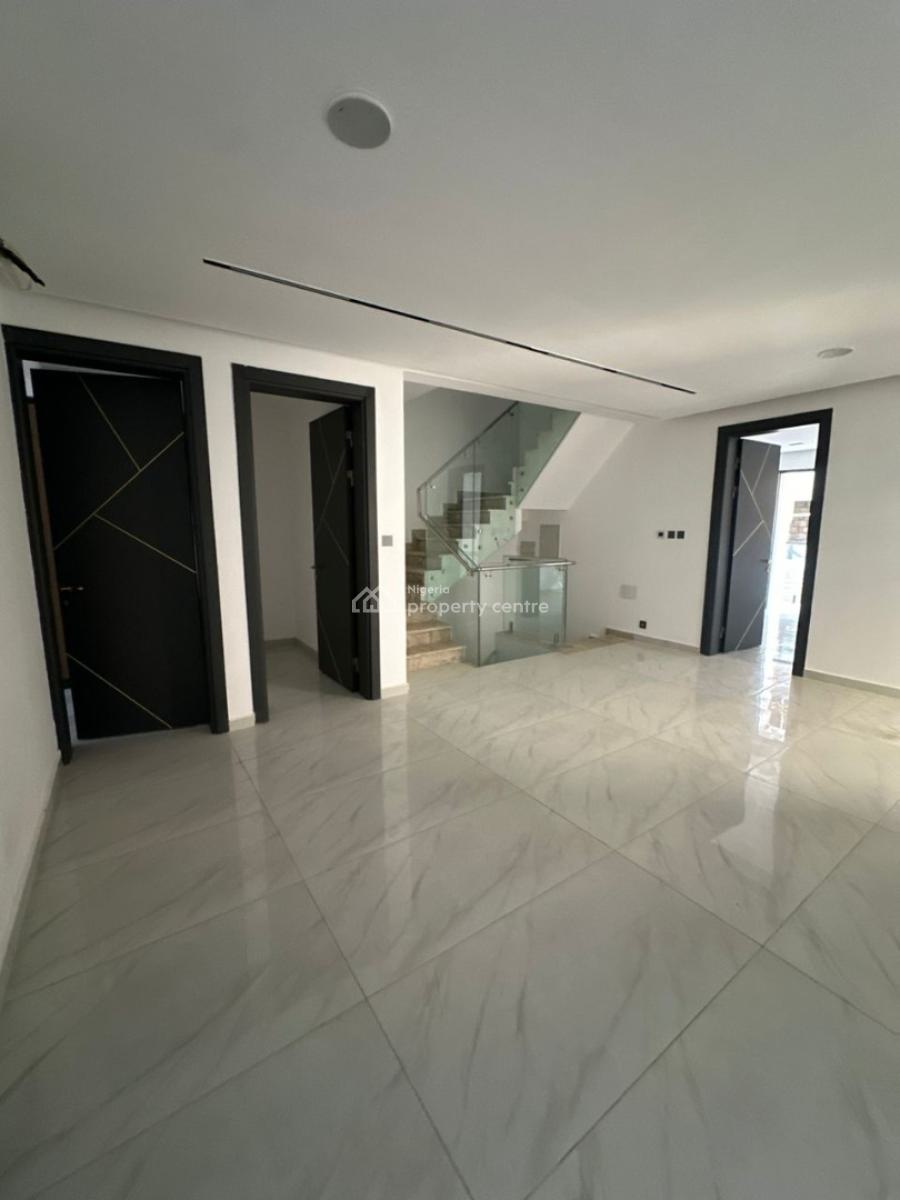 Luxurious 4 Bedrooms Terrace, Guzape District, Abuja, Terraced Duplex for Sale
