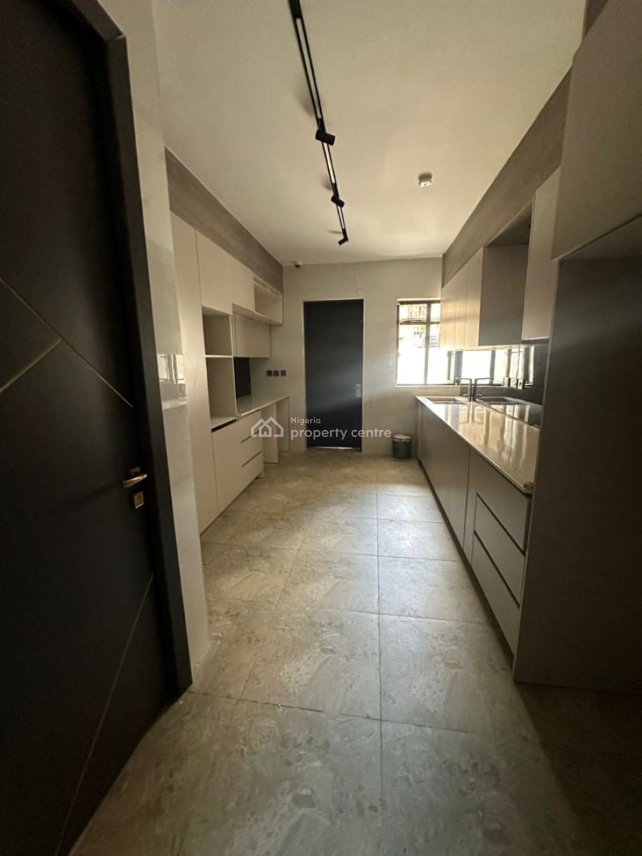 Luxurious 4 Bedrooms Terrace, Guzape District, Abuja, Terraced Duplex for Sale