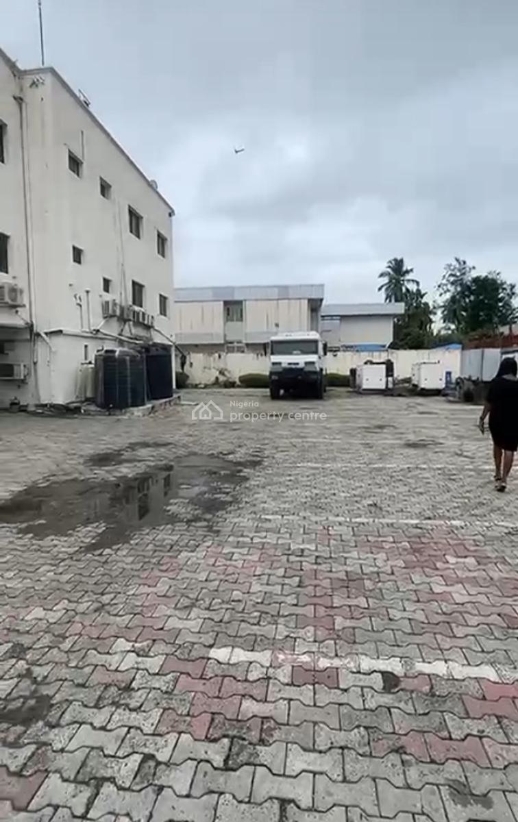 Commercial Building  Location Off Adeola Odeku, Victoria Island (vi), Lagos, Plaza / Complex / Mall for Sale