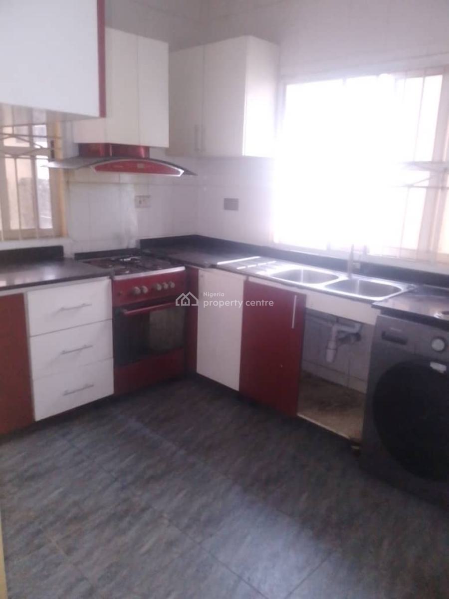 Spacious 2bedroom, New Road Alpha Beach, Lekki, Lagos, Flat / Apartment for Rent