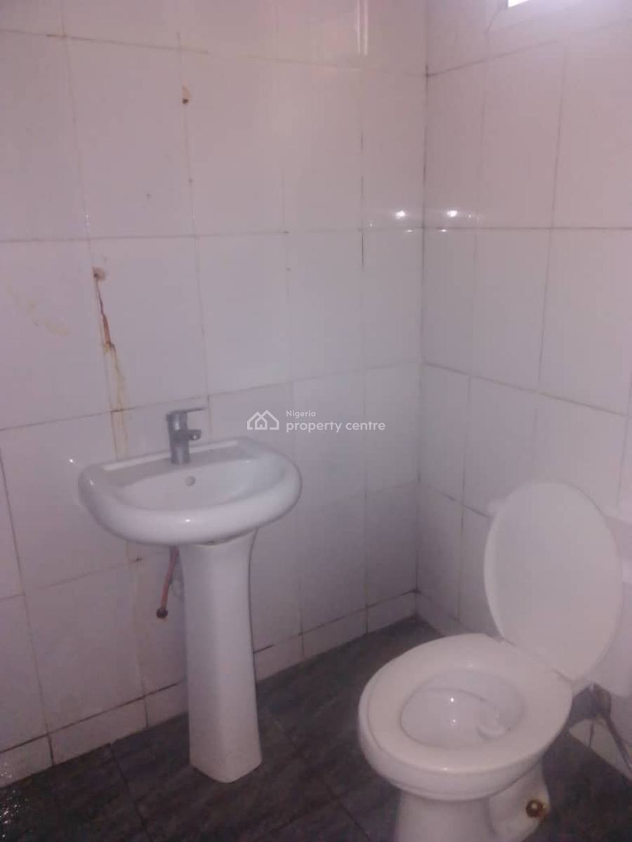 Spacious 2bedroom, New Road Alpha Beach, Lekki, Lagos, Flat / Apartment for Rent