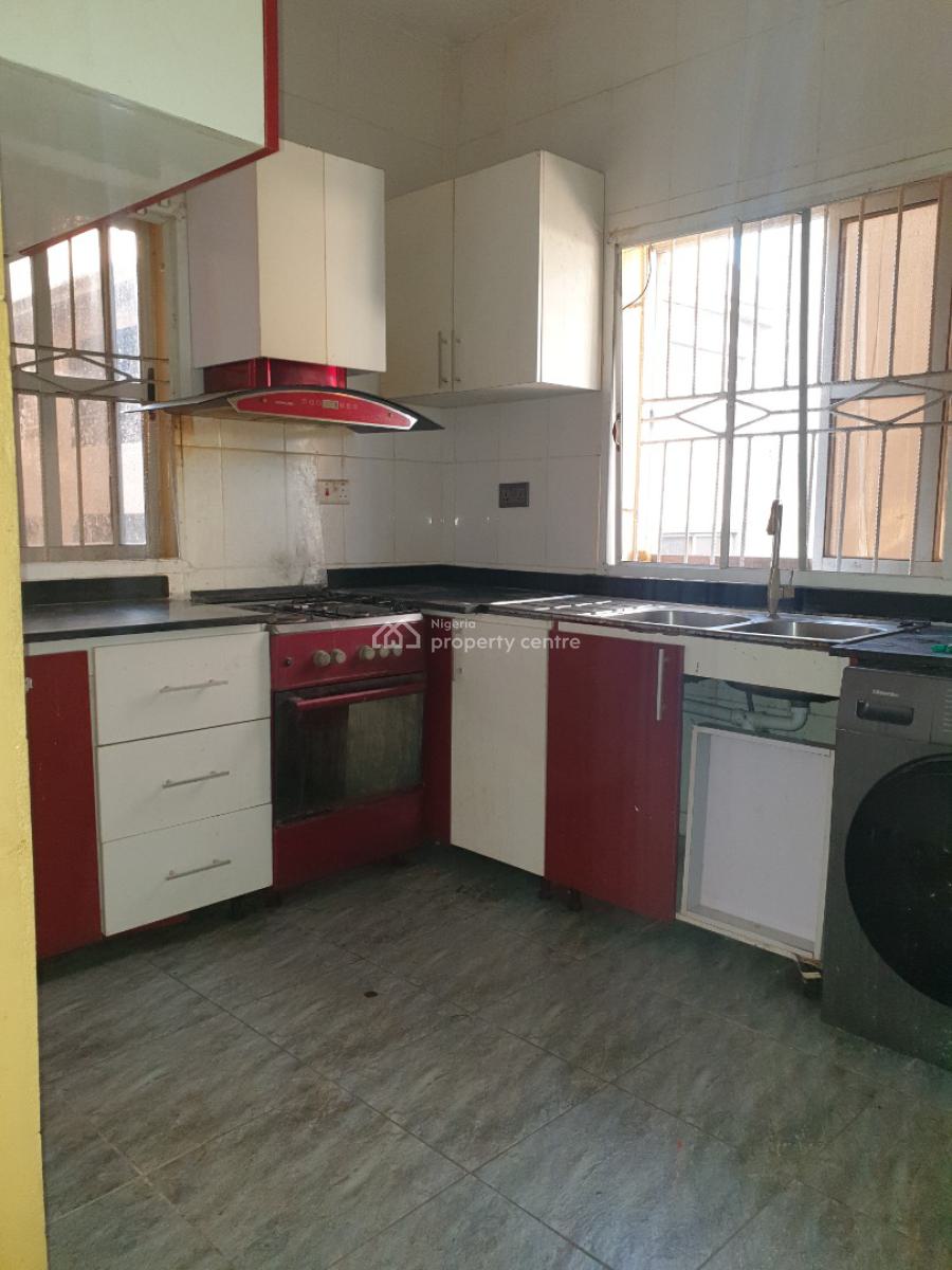 Spacious 2bedroom, New Road Alpha Beach, Lekki, Lagos, Flat / Apartment for Rent