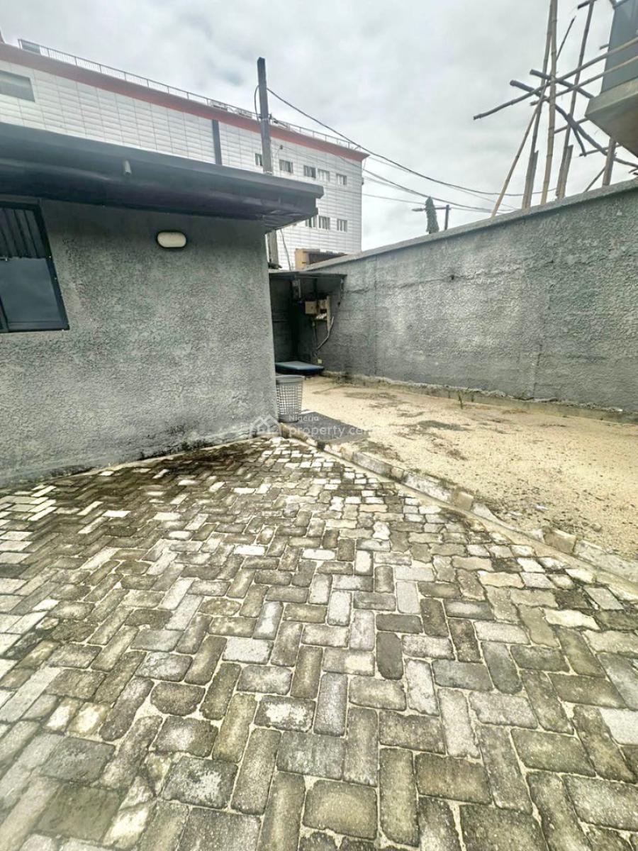 Spacious Commercial Building, Lekki, Lagos, Commercial Property for Rent