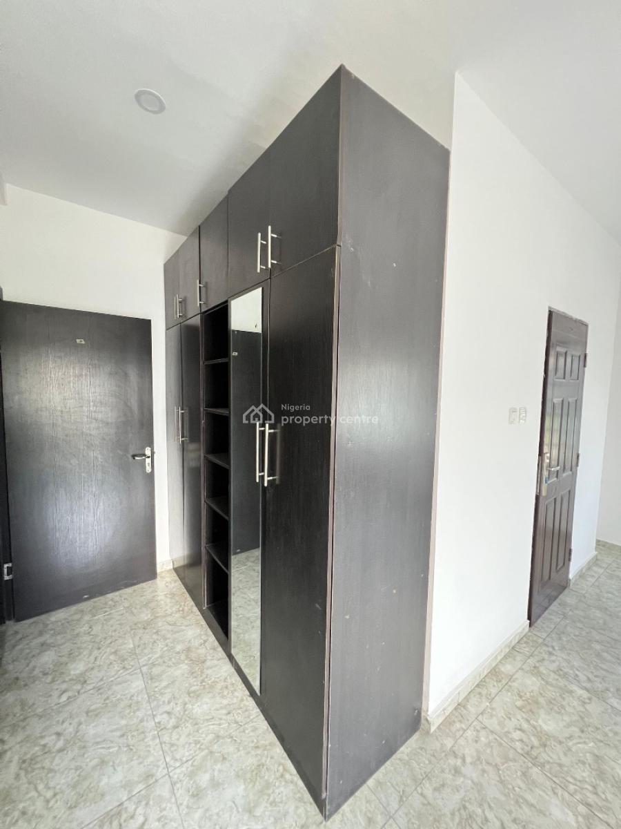 Well Built 3 Bedroom Apartment with a Bq in a Gated Secured Estate, Lekki Phase 1, Lekki, Lagos, Flat / Apartment for Sale