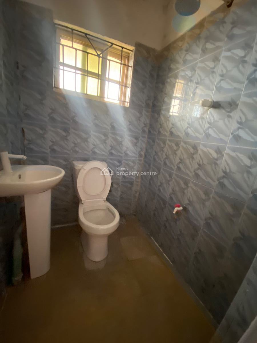 Newly Renovated Spacious 2 Bedroom Apartment Upstairs, United Estate Sangotedo Ajah, Sangotedo, Ajah, Lagos, Flat / Apartment for Rent
