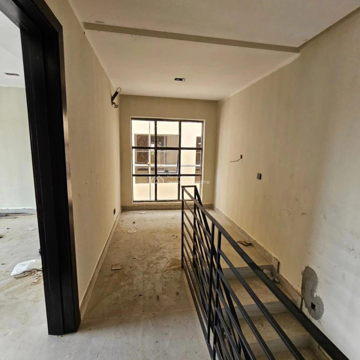 Spacious 4bedroom Duplex with Fitted Facilities, Obanikoro, Shomolu, Lagos, Terraced Duplex for Sale