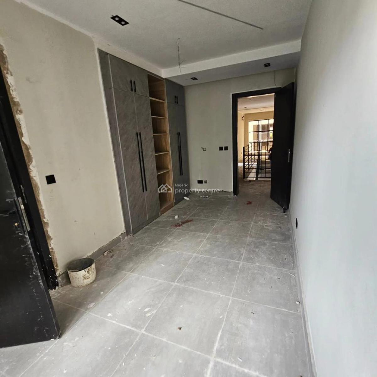 Spacious 4bedroom Duplex with Fitted Facilities, Obanikoro, Shomolu, Lagos, Terraced Duplex for Sale