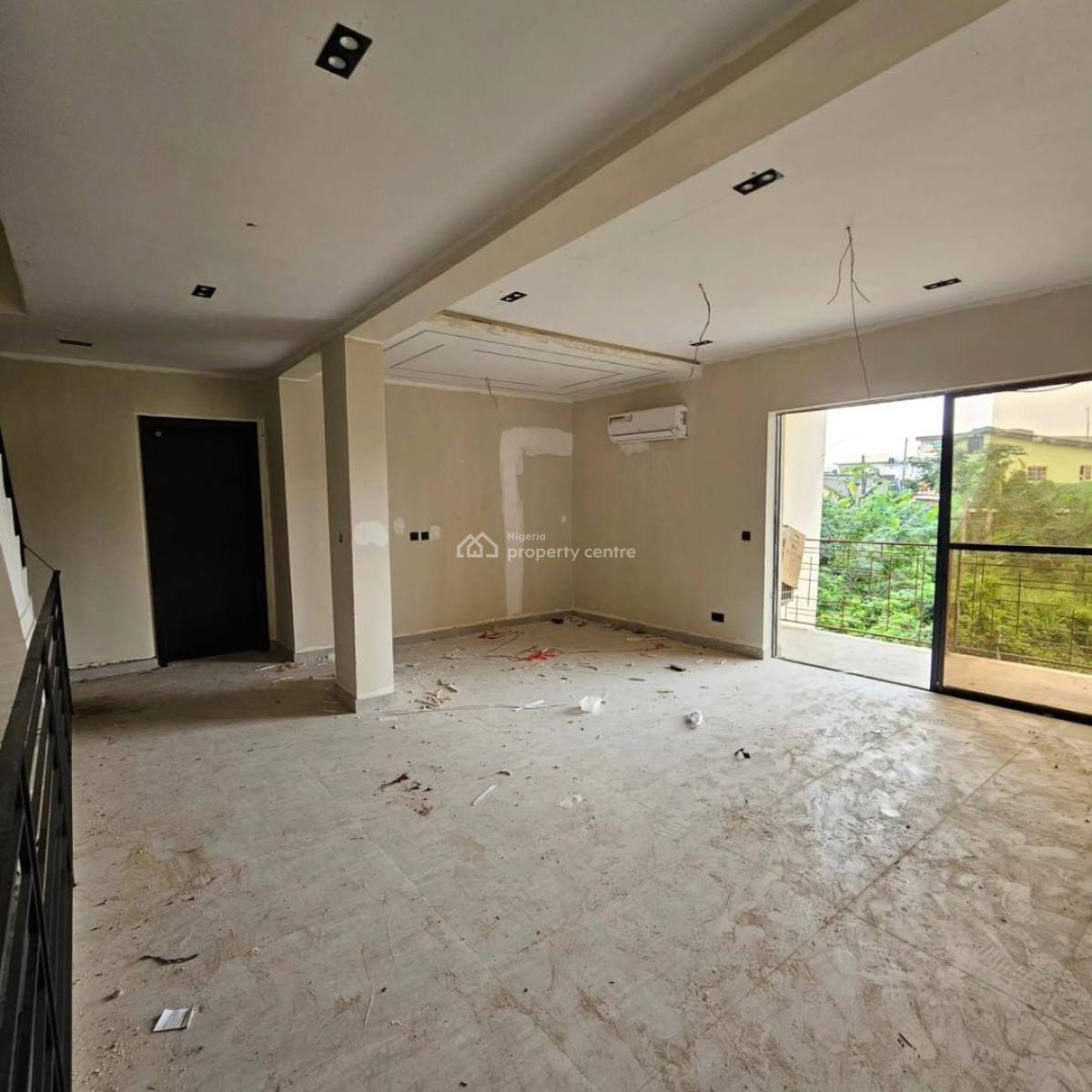 Spacious 4bedroom Duplex with Fitted Facilities, Obanikoro, Shomolu, Lagos, Terraced Duplex for Sale