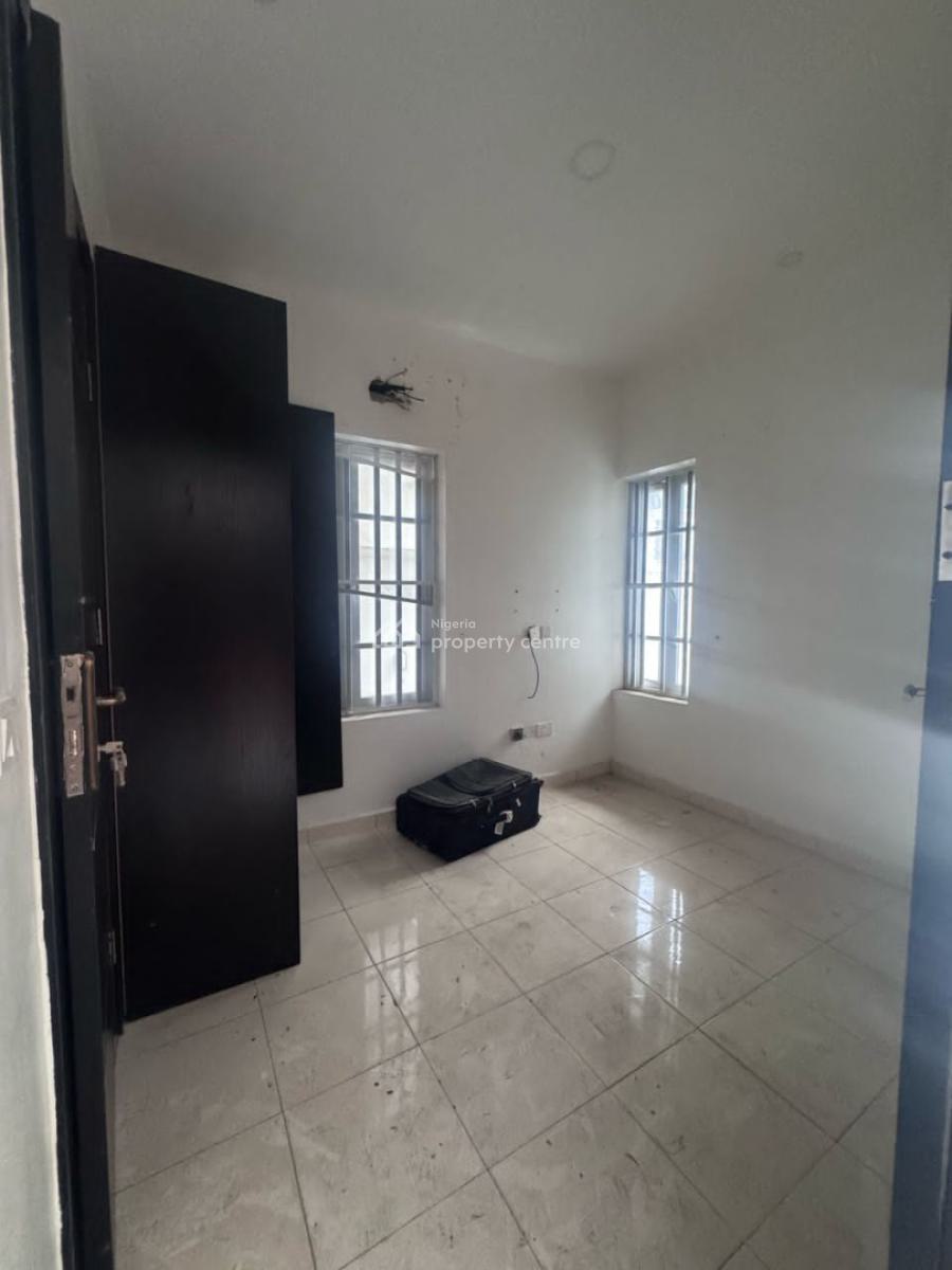 Clean Two Bed Flat in Lekki Right, Zone10 Estate, Lekki Phase 1, Lekki, Lagos, Flat / Apartment for Rent