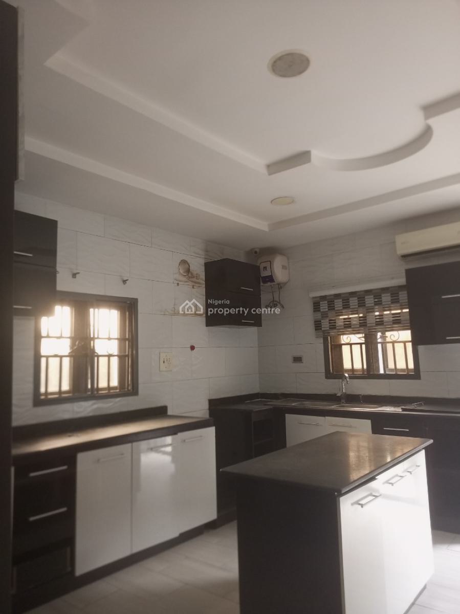 Luxury 4 Bedroom Duplex, Bucknor Estate Jakande Axis, Isolo, Lagos, Terraced Duplex for Sale