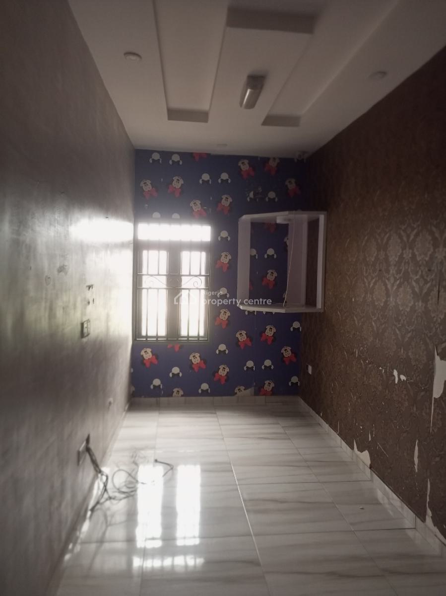 Luxury 4 Bedroom Duplex, Bucknor Estate Jakande Axis, Isolo, Lagos, Terraced Duplex for Sale