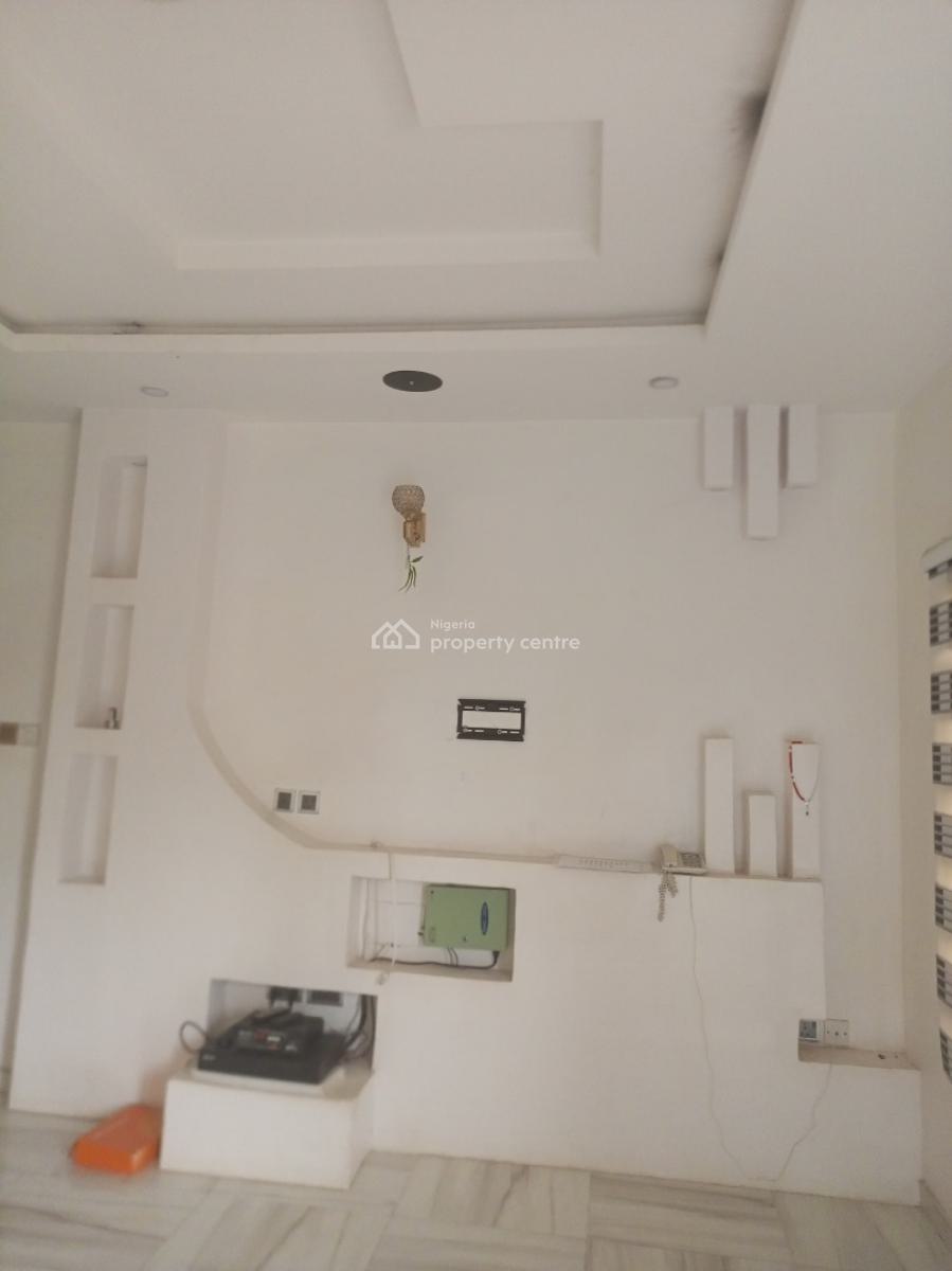 Luxury 4 Bedroom Duplex, Bucknor Estate Jakande Axis, Isolo, Lagos, Terraced Duplex for Sale