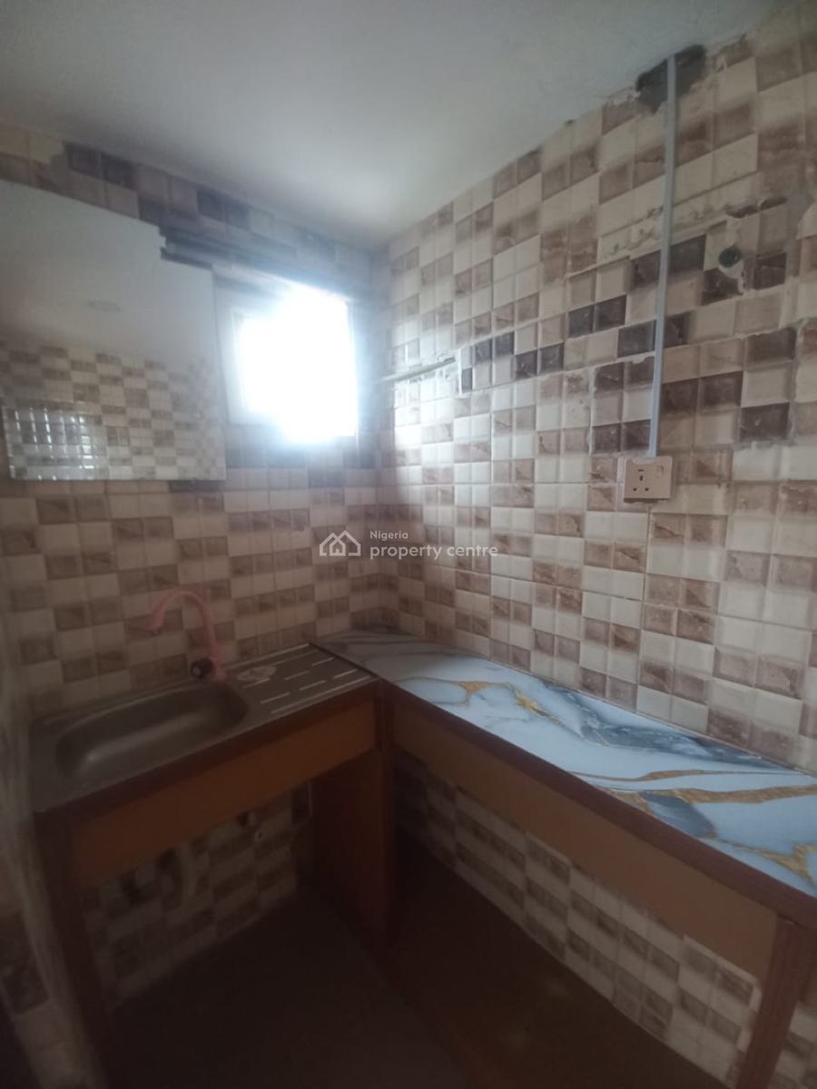 Sweet and Sizable Mini Flat! Comes with 2 Acs, Ologolo, Lekki, Lagos, Mini Flat (room and Parlour) for Rent