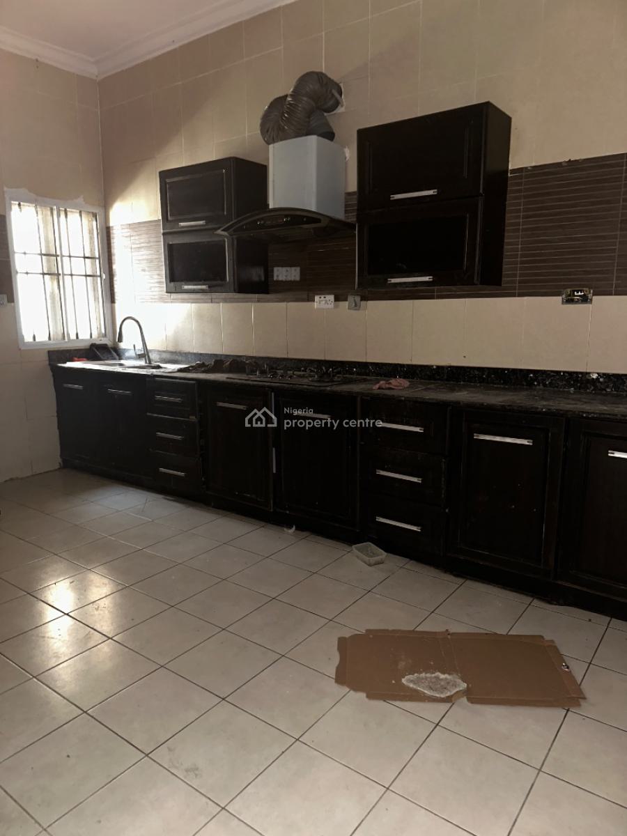 4 Bedroom Terrace with Bq, Off Admiralty Way Lekki Phase 1. Lekki Lagos, Lekki Phase 1, Lekki, Lagos, Terraced Duplex for Rent