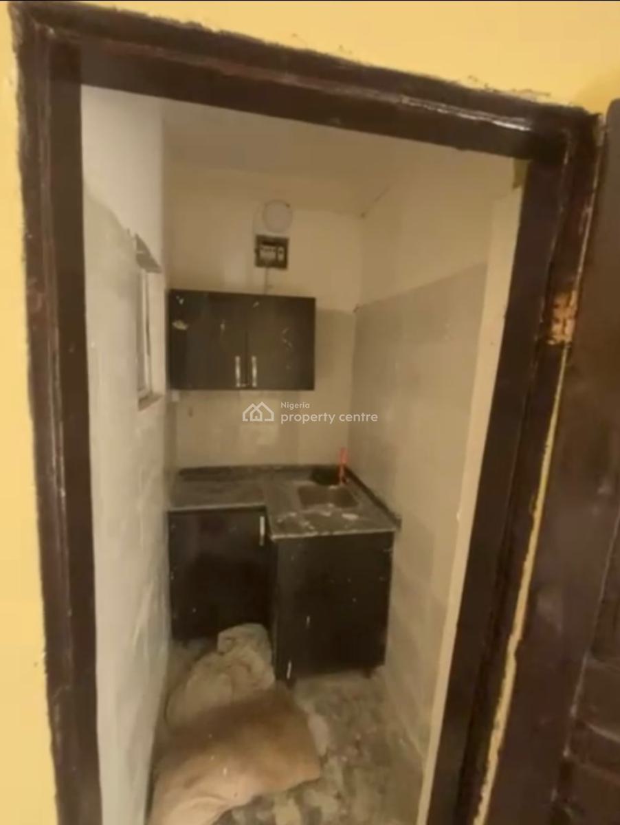 Luxurious Self-contain with Fully Fitted Kitchen Well En-suite, Ologolo, Lekki, Lagos, Self Contain (single Rooms) for Rent