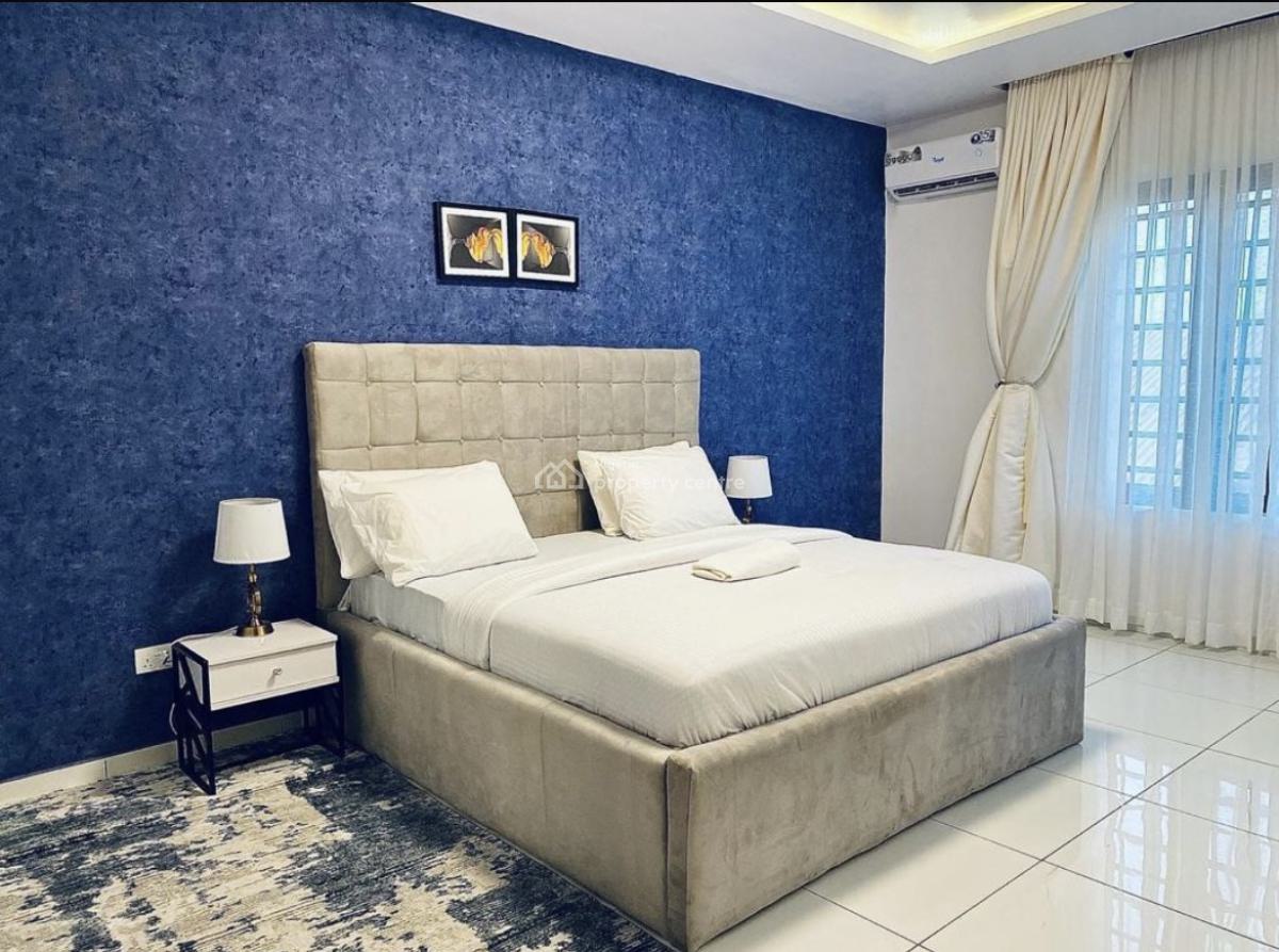 Nicely Furnished 4 Bedroom Apartment, Lekki Phase 1, Lekki, Lagos, Flat / Apartment Short Let