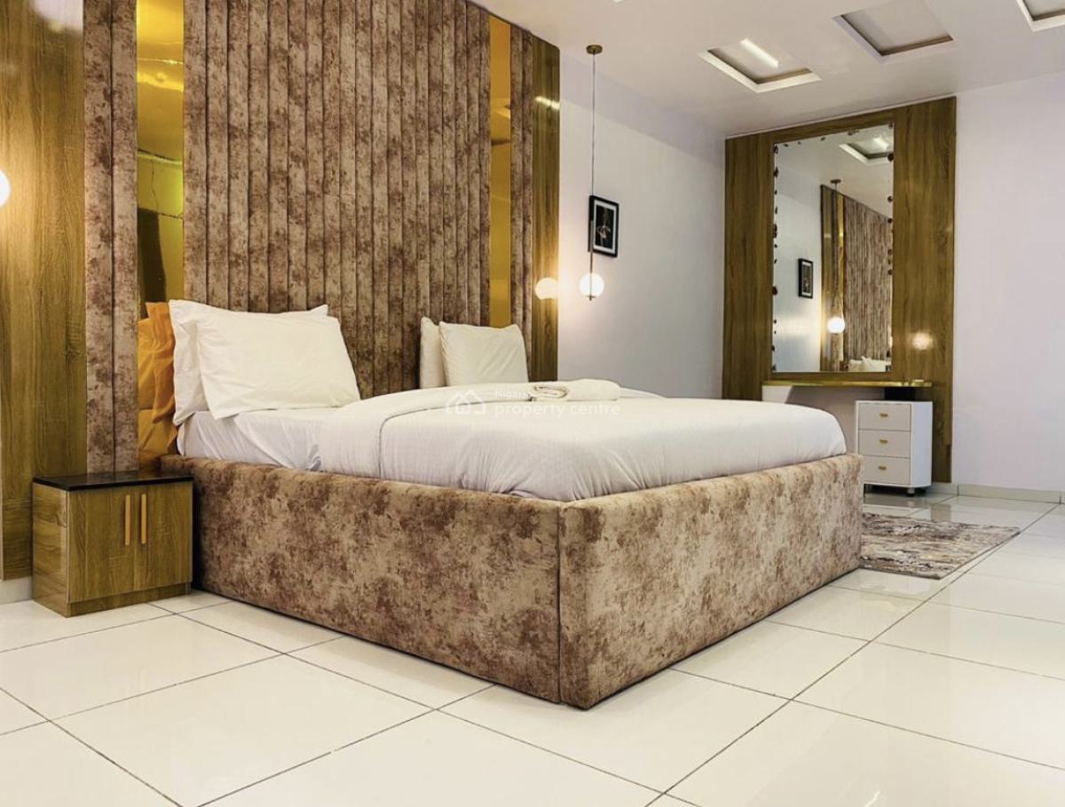 Nicely Furnished 4 Bedroom Apartment, Lekki Phase 1, Lekki, Lagos, Flat / Apartment Short Let