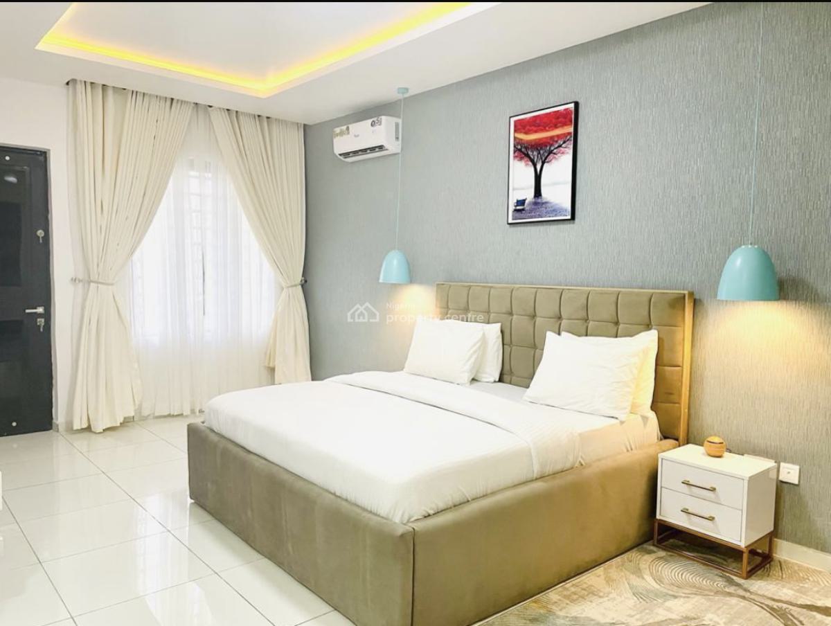 Nicely Furnished 4 Bedroom Apartment, Lekki Phase 1, Lekki, Lagos, Flat / Apartment Short Let