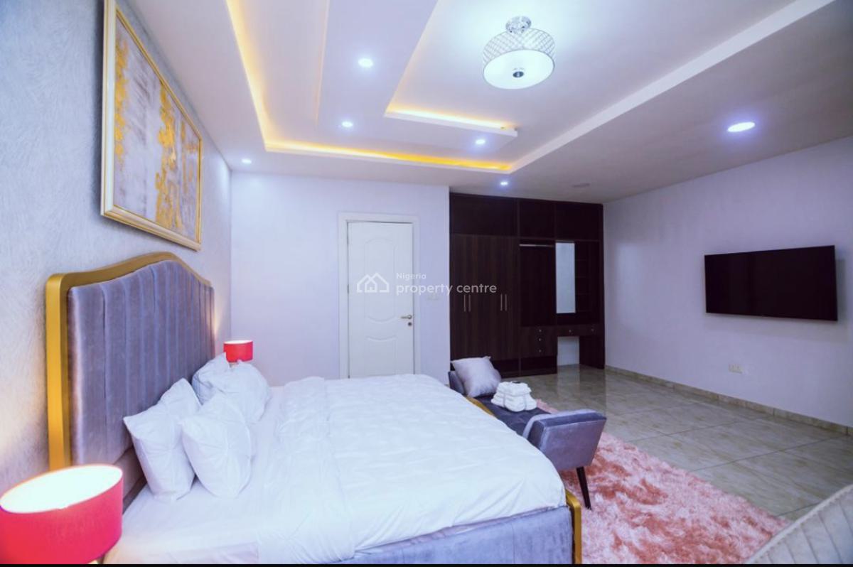 Nicely Furnished 4 Bedroom Apartment, Lekki Phase 1, Lekki, Lagos, Flat / Apartment Short Let