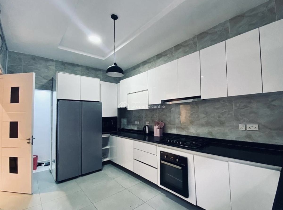 Nicely Furnished 4 Bedroom Apartment, Lekki Phase 1, Lekki, Lagos, Flat / Apartment Short Let