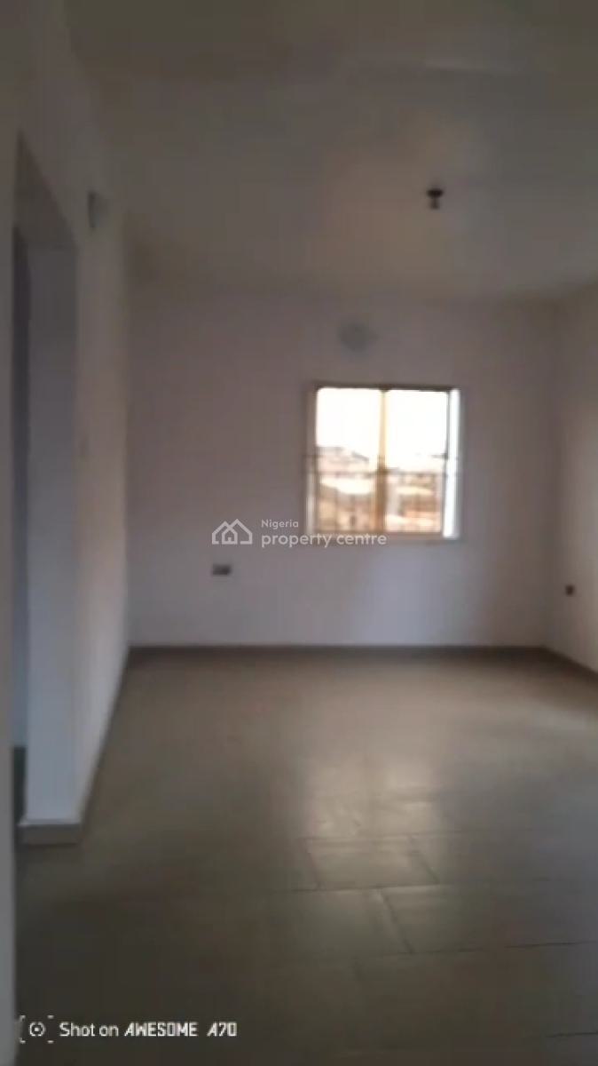 Spacious and Well-finished 3-bedroom Roy, Iwaya, Yaba, Lagos, Flat / Apartment for Rent