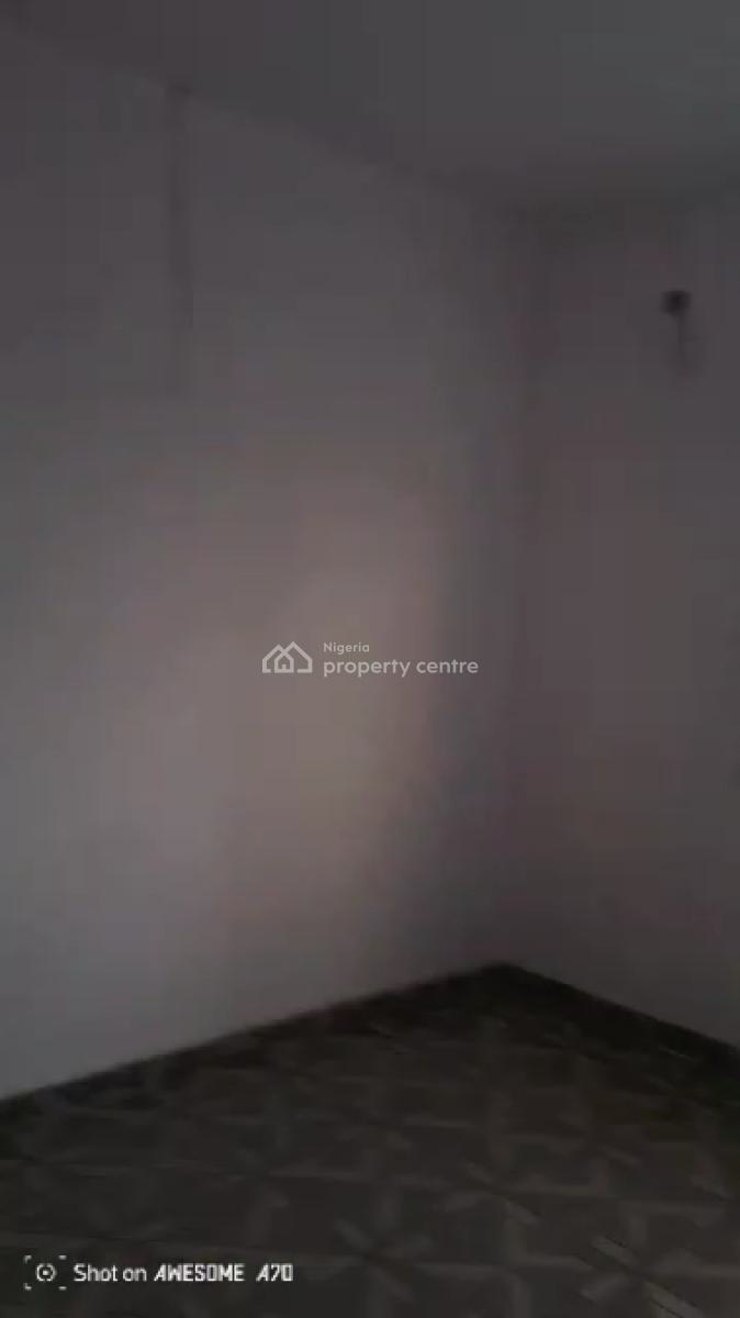 Spacious and Well-finished 3-bedroom Roy, Iwaya, Yaba, Lagos, Flat / Apartment for Rent