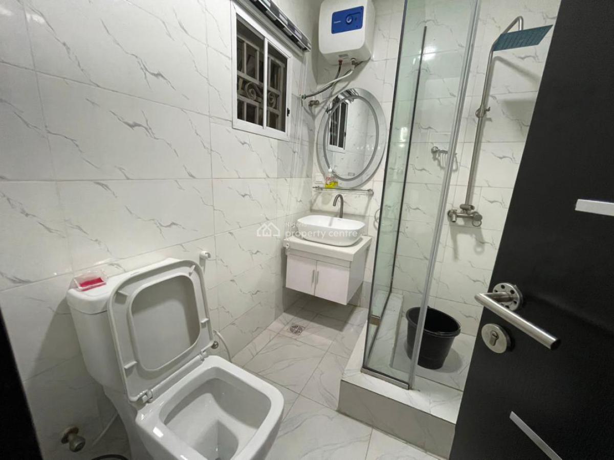 Nicely Furnished 2 Bedroom Apartment, Magodo, Lagos, Flat / Apartment Short Let