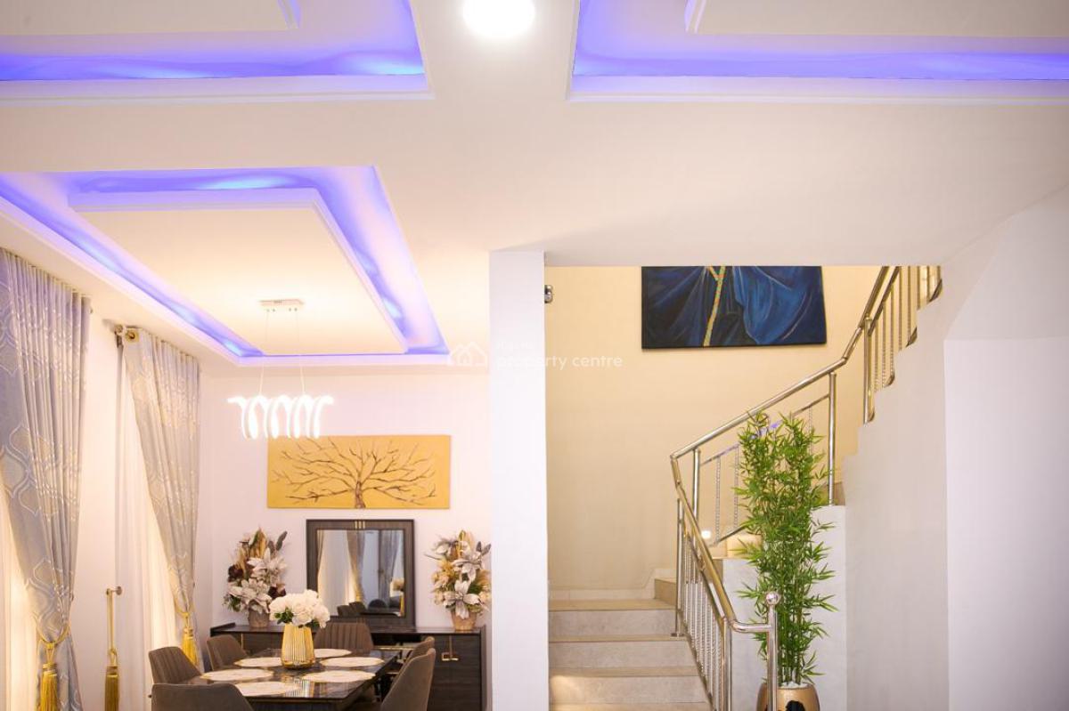 Nicely Furnished 4 Bedroom Apartment, Magodo, Lagos, Flat / Apartment Short Let
