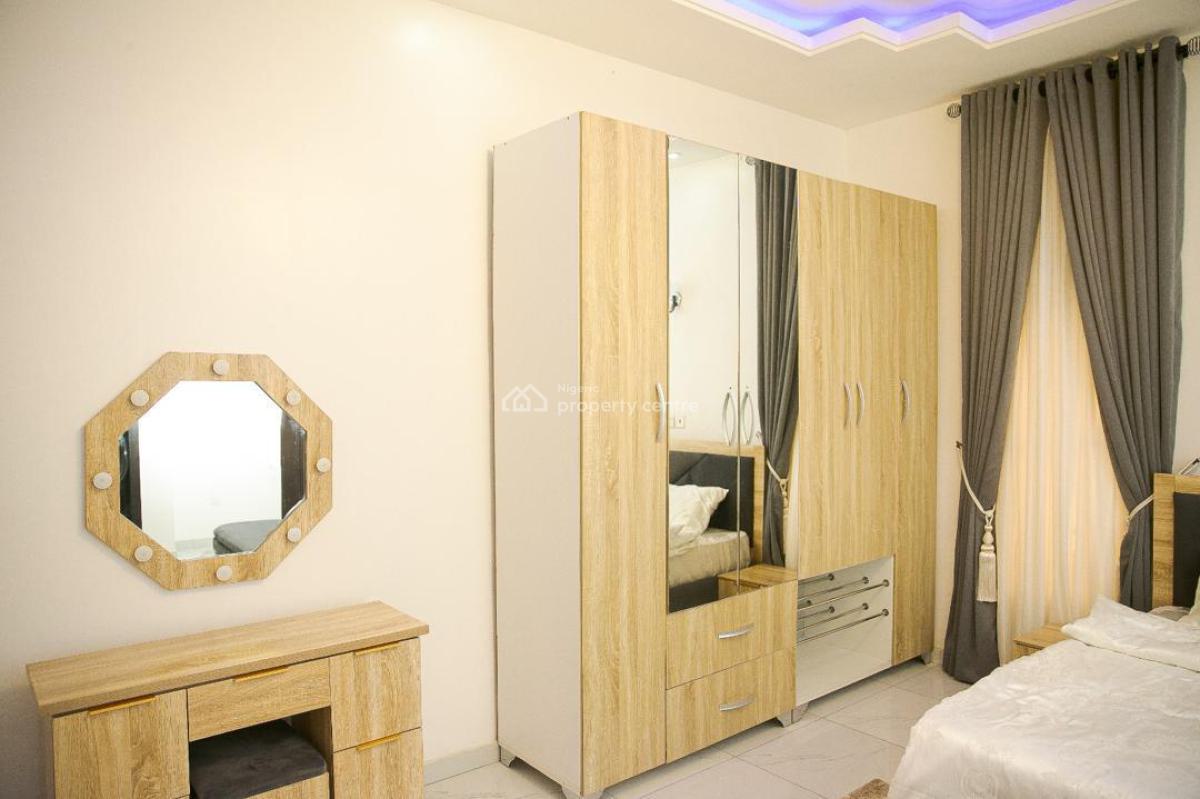 Nicely Furnished 4 Bedroom Apartment, Magodo, Lagos, Flat / Apartment Short Let