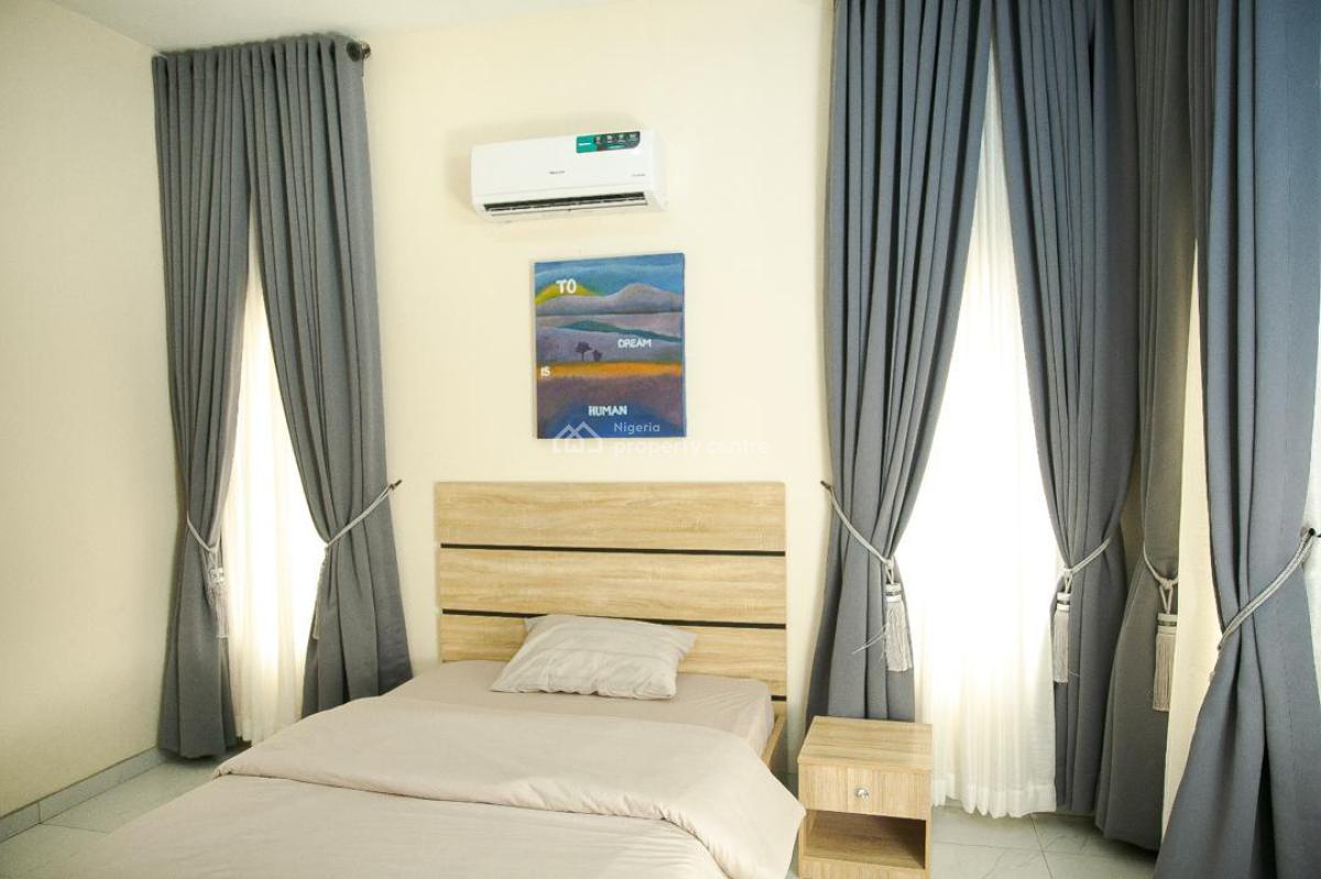 Nicely Furnished 4 Bedroom Apartment, Magodo, Lagos, Flat / Apartment Short Let