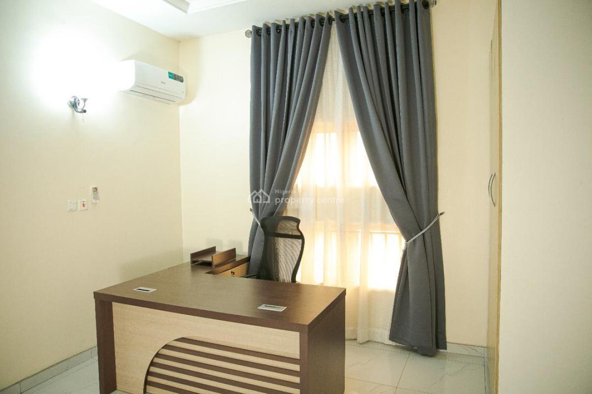 Nicely Furnished 4 Bedroom Apartment, Magodo, Lagos, Flat / Apartment Short Let