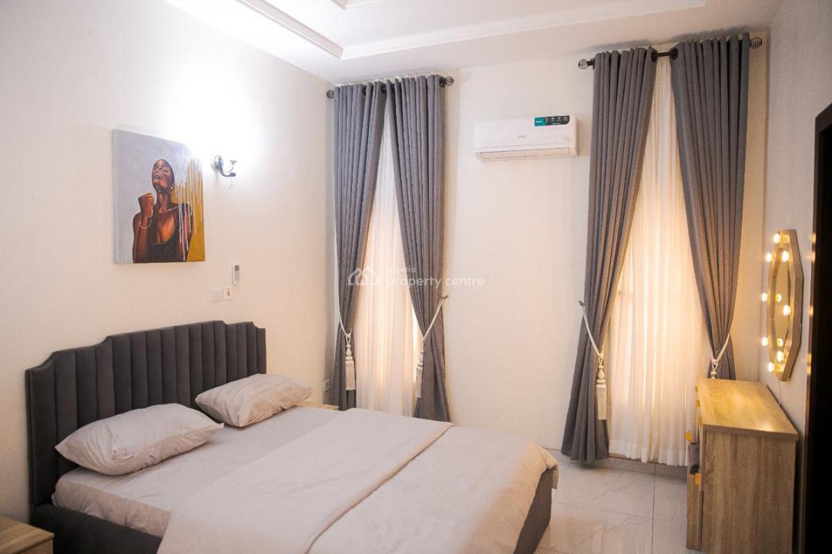 Nicely Furnished 4 Bedroom Apartment, Magodo, Lagos, Flat / Apartment Short Let