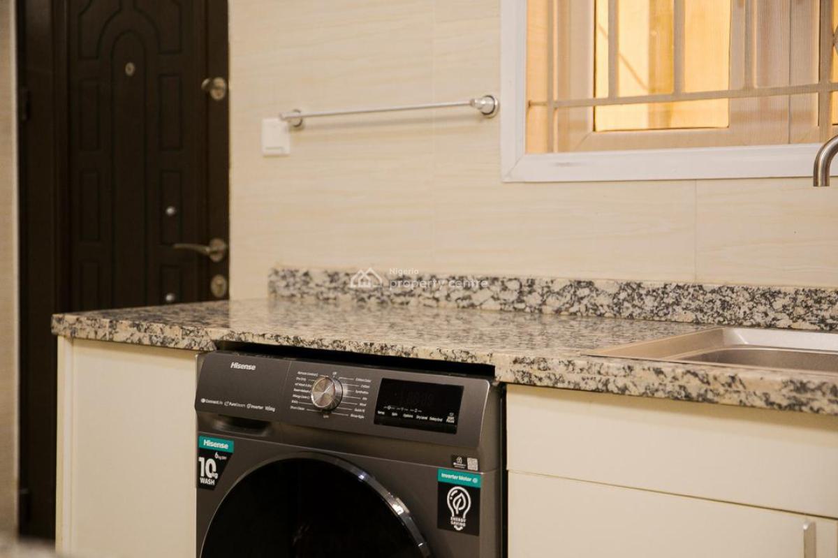 Nicely Furnished 4 Bedroom Apartment, Magodo, Lagos, Flat / Apartment Short Let