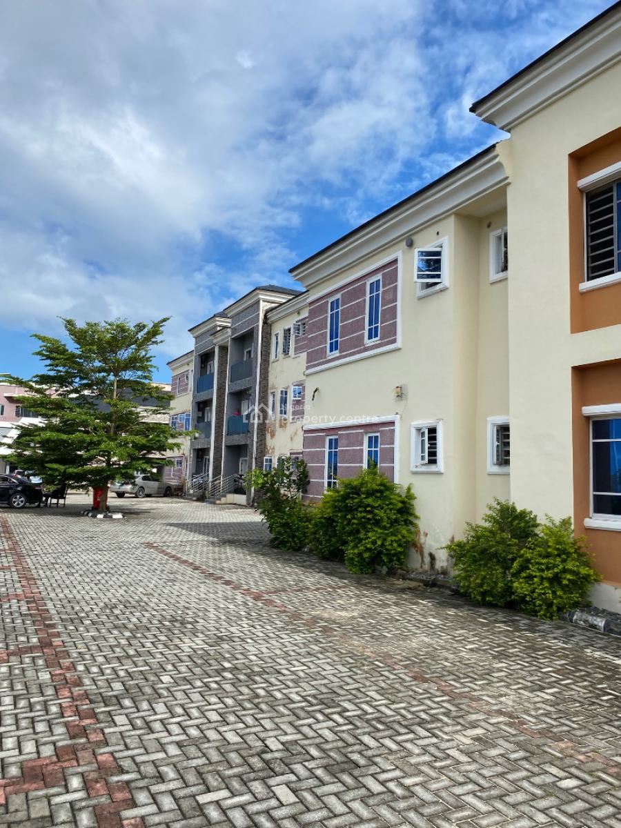Well Maintained 3 Bedroom Flat, Abijo Gra, Sangotedo, Ajah, Lagos, Flat / Apartment for Rent