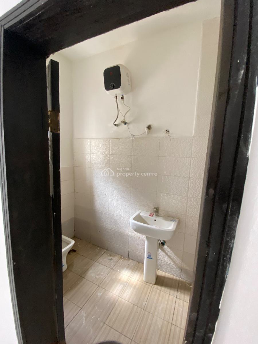 Well Maintained 3 Bedroom Flat, Abijo Gra, Sangotedo, Ajah, Lagos, Flat / Apartment for Rent