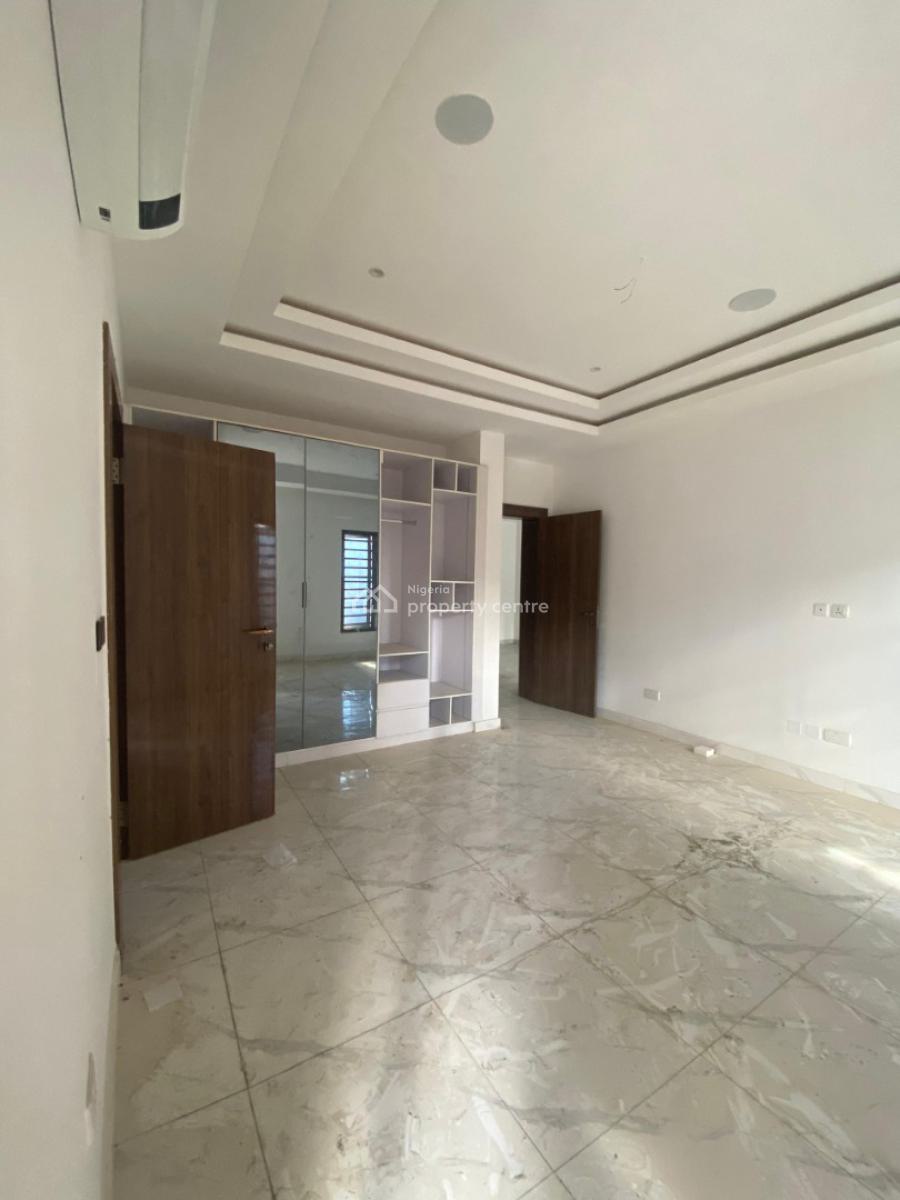 Spacious Massive Luxury 2 Bedroom Flat Apartment, Secure Estate Off Freedom Wey Lekki Phase One, Lekki Phase 1, Lekki, Lagos, Flat / Apartment for Rent